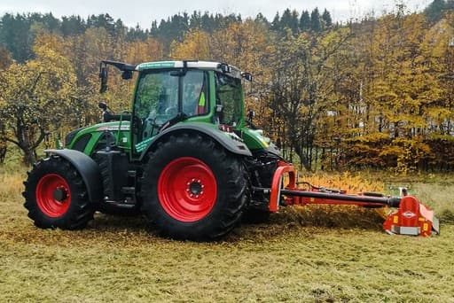 Mulcharbeiten mit Traktor